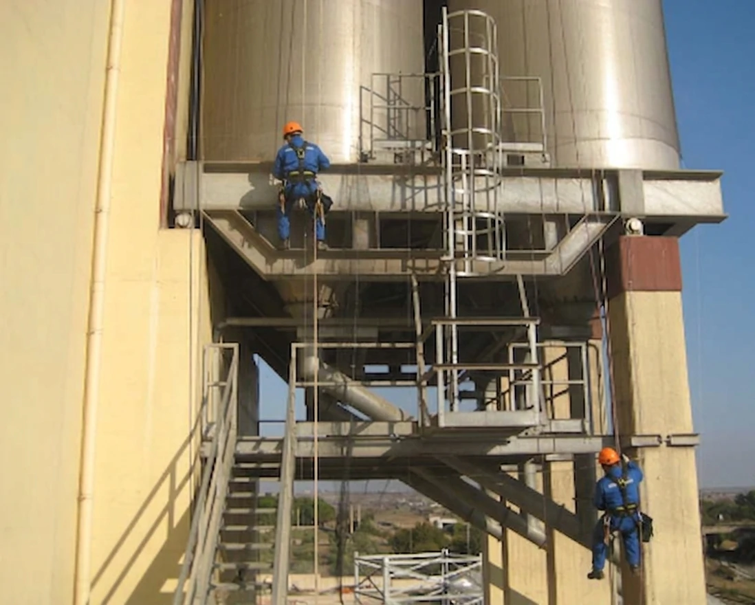 Instalación escaleras de seguridad