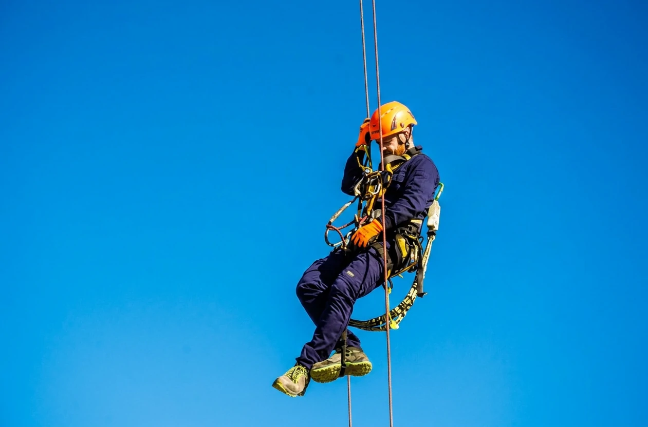 Mantenimiento chimenea - trabajos verticales en altura Barcelona