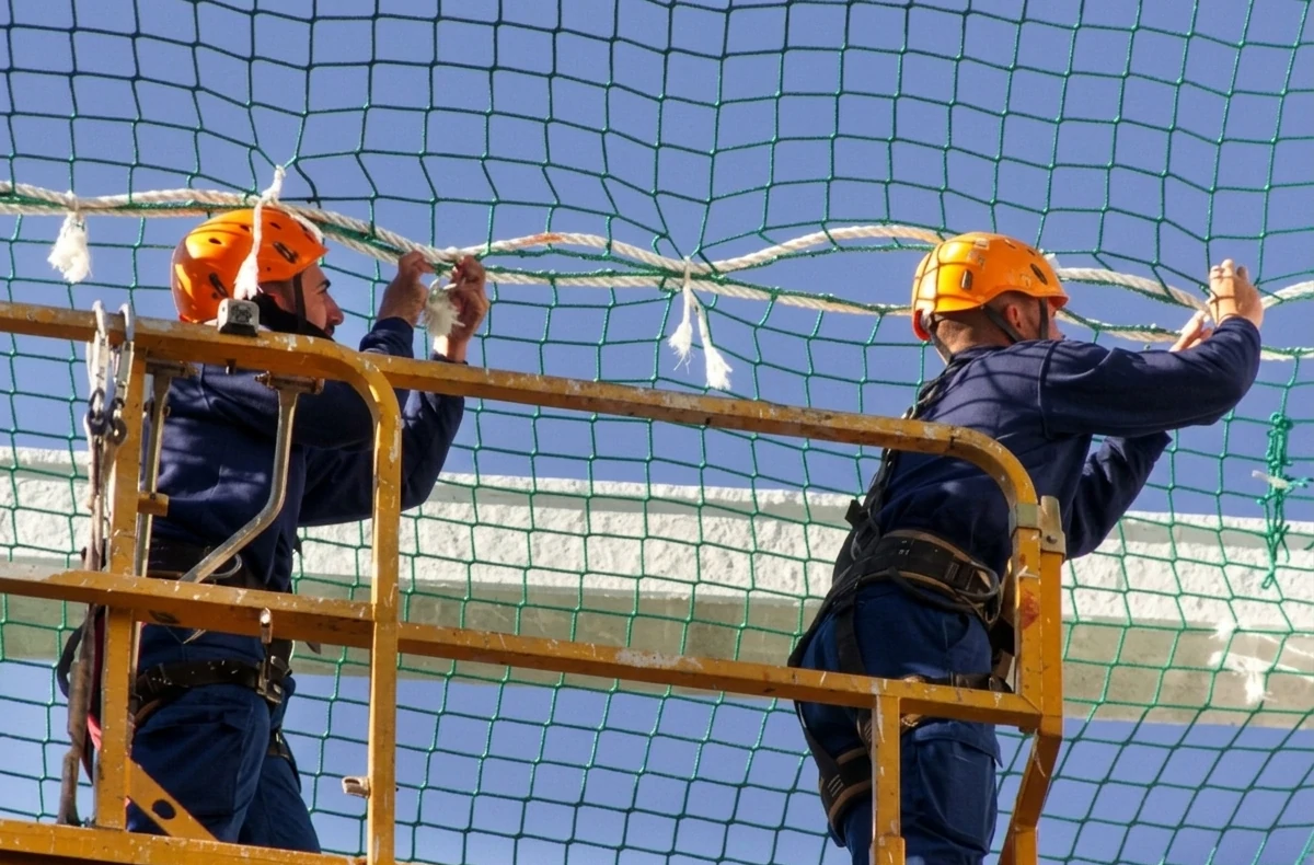 Instalación de red anticaidas. Seguridad en altura.