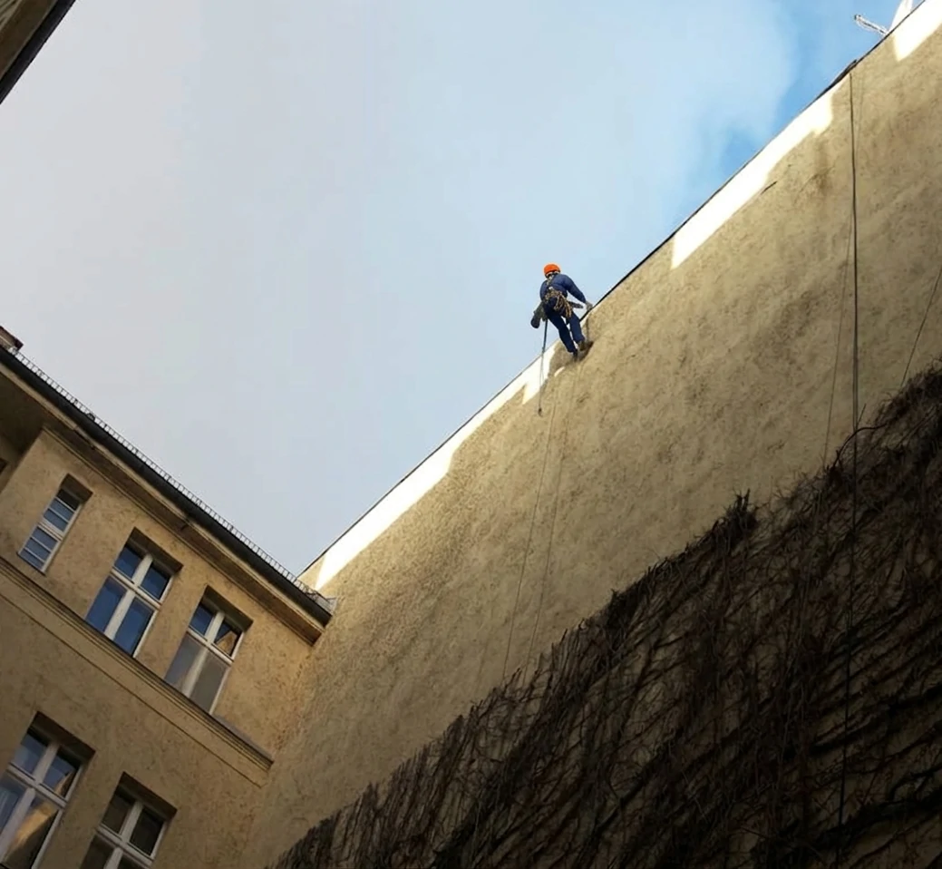 Reparación de cubierta en edificio de viviendas